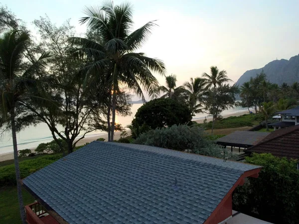 Sunrise Antenn Red House Träd Och Stranden Waimanalo Vacker Dag — Stockfoto