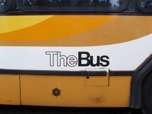 2009年10月14日 ホノルル市バス Thebus の運行終了 バスの年間乗車人員は約7550万人で 艦隊は518のバスに乗っており 110路線で毎日運行されている — ストック写真