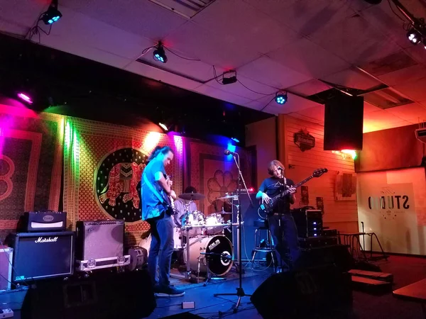 Гонолулу Апреля 2017 Года Raymond Brown Band Играет Музыку Помещении — стоковое фото