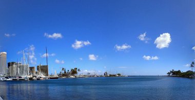 Waikiki - 16 Eylül 2017: Panoramik Ala Wai Limanı ve Ala Moana Sahil Parkı Waikiki ve Diamond Head 'in Skyline' ı Oahu, Hawaii 'de görülebiliyor..  