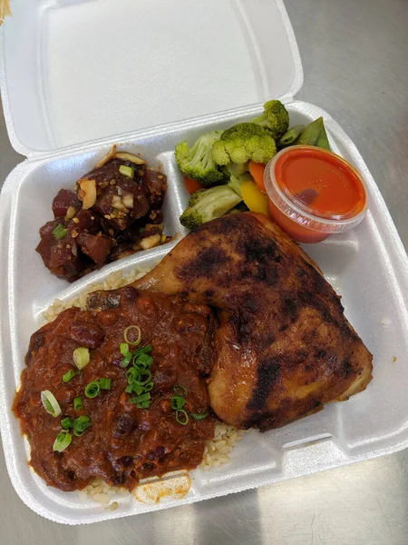 Mixed Plate Rotisserie Chicken Rice Chili Top Poke Vegetables Styrofoam — Stock Photo, Image