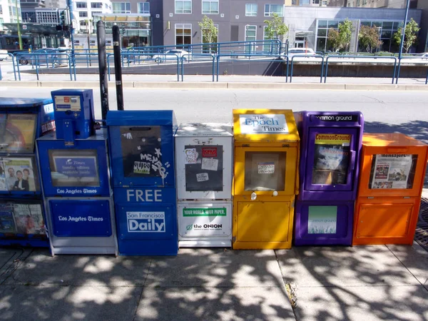 San Francisco Μαΐου 2009 Σειρά Μηχανημάτων Διανομής Εφημερίδων Για Τους — Φωτογραφία Αρχείου