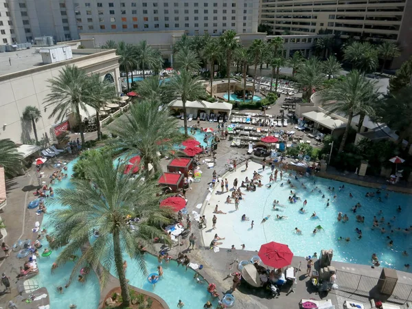 라스베이거스 2015 Aerial People Play Hangout Vegas Hotel Pool Party — 스톡 사진