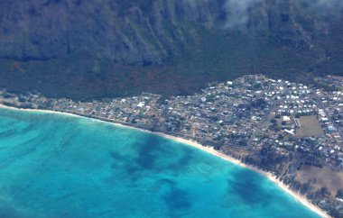 waimanalo beach, evleri, bay havadan görünümü. yol, park, çiftlikler