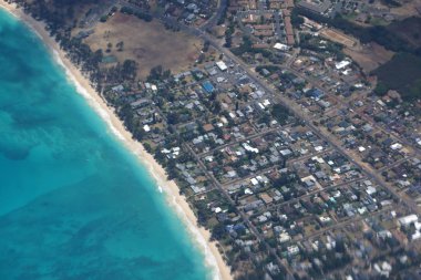 waimanalo beach, evleri, bay havadan görünümü. karayolu, park ve p