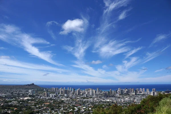 Diamondhead et la ville de Honolulu sur Oahu par une belle journée — Photo