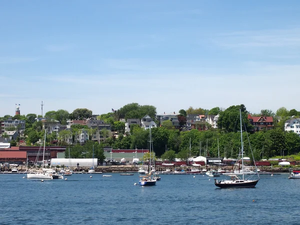 Botları suya, Portland maine sahil şeridine evlerde s — Stok fotoğraf