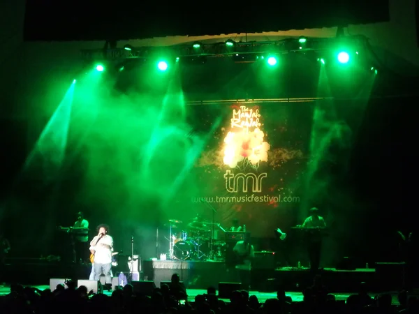 J Boog sings on stage at MayJah RayJah Concert — Stock Photo, Image