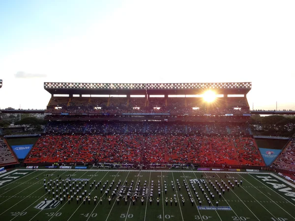 Half time show on football field with whole view of stadium as s — Stock Photo, Image