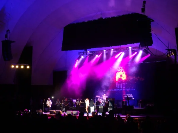 Rebel Souljahz canta en el escenario en Mayjah Rayjah Concert — Foto de Stock