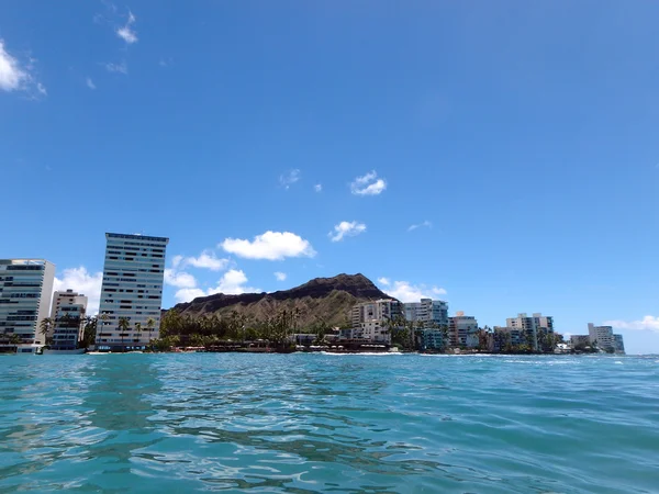 Waikiki Waves tour vers la digue, avec cocotiers, Condo bui — Photo