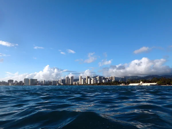 Natatorium histórico, Waikiki, paisagem urbana de Honolulu e San Souci B — Fotografia de Stock