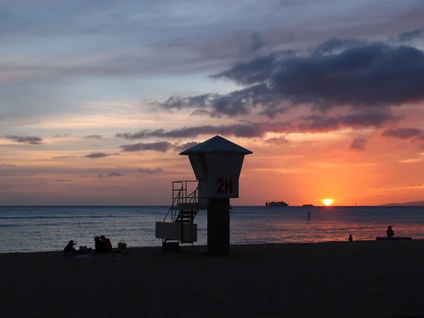 Iluminação dramática do céu do pôr do sol na praia de San Souci — Fotografia de Stock