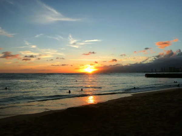 Драматический закат на пляже Сан-Суси — стоковое фото