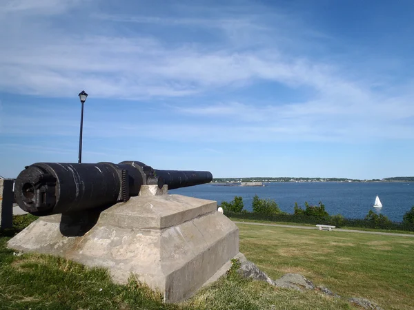 Historische pistool wijzen in casco bay in fort allen park — Stockfoto