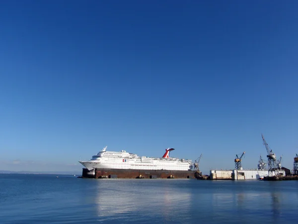 Carnival Cruise ship sits in Dry Dock as it receives repairs and — Stock Photo, Image