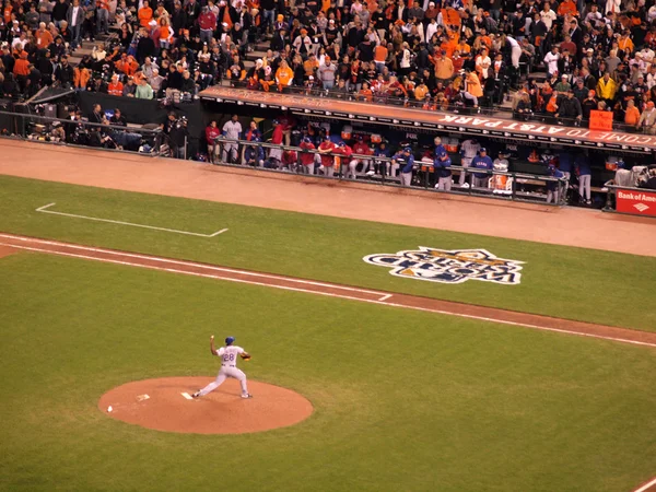 Texas Rangers sürahi Darren Oliver pitch Höyük atar. — Stok fotoğraf