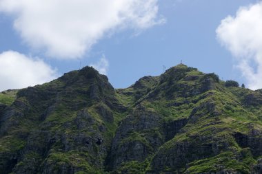 Close-up of top area of Koolau Range with powerlines clipart