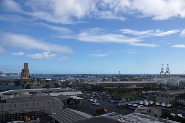 Vista aérea del puerto de Honolulu con puntos de referencia Nimitz Highway , — Foto de Stock