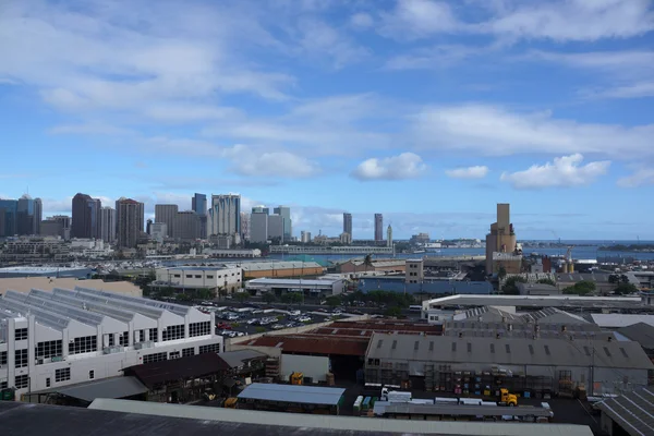 Vue aérienne du port d'Honolulu et des toits du centre-ville — Photo