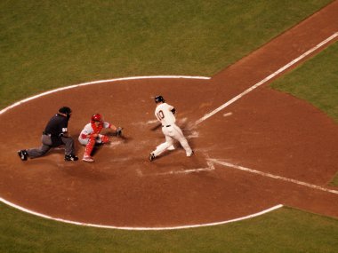 Devler Travis Ishikawa sallanır gelen sahası philli ile sert