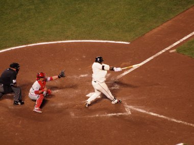 Devler Pablo Sandoval zor salıncaklar ve gelen pit ile bağlanır