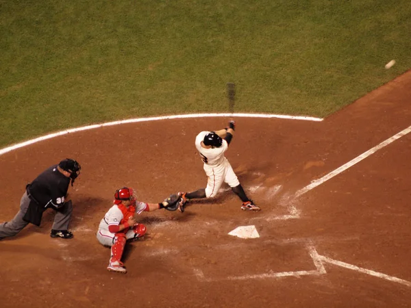 Iants Cody Ross salıncaklar zor ve gelen ile bağlar bal adım