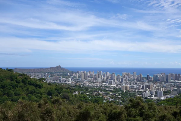 Diamondhead et la ville de Honolulu sur Oahu par une belle journée — Photo