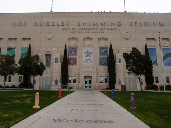 Intrarea frontală a stadionului de înot din Los Angeles — Fotografie, imagine de stoc