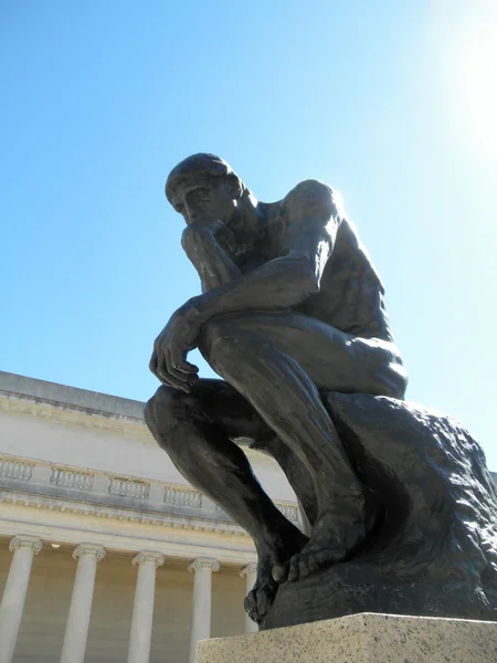 Side front profile of the masterpiece the Thinker by Rodin — Stock Photo, Image