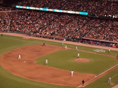 Topu topu ve yolluk için temel adam ulaşır gibi 1 tabanına atılmış 