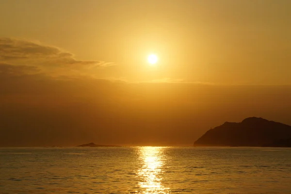 Sunrises in between Kaohikaipu  Island and Makapuu — Stock Photo, Image