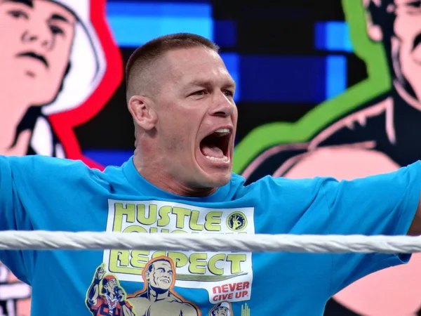 WWE Wrestler John Cena enters the stadium and yells to fans — Stock Photo, Image