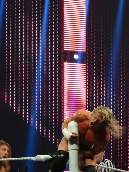 güreşçi dolph ziggler inşaat sırasında bağlantısı üstüne crotched alır