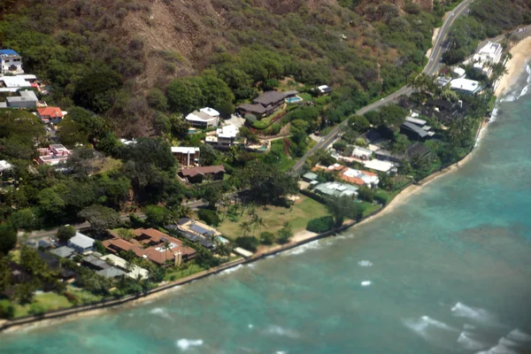 Aerial view of slopes of Diamond Head crater leading to the sea — Stock Photo, Image