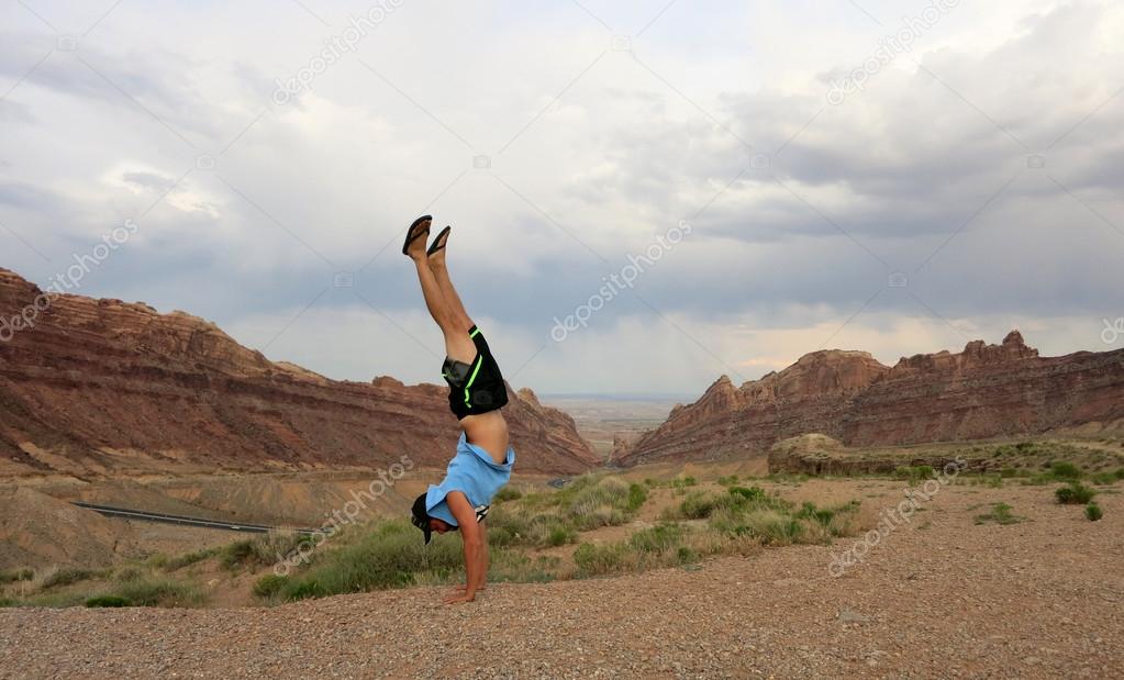 Man Handstands Spotted Wolf Canyon edge — Stock Photo © ericbvd 79524918