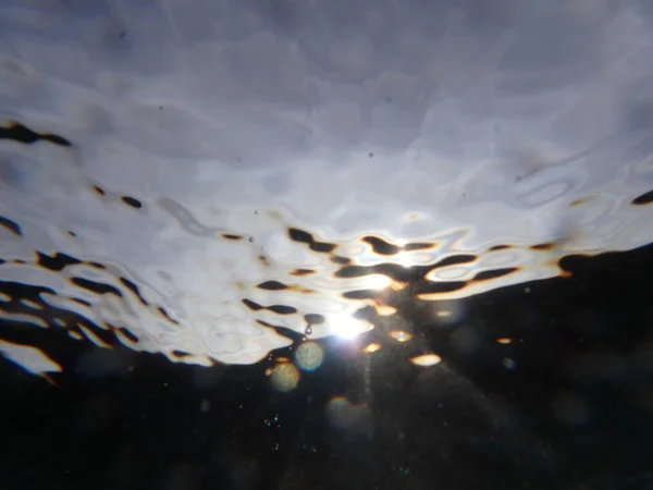 Sun light underwater with wave ripples — Stock Photo, Image