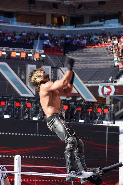 WWE Wrestler Seth Rollins back-flips off top of the ropes in the — Zdjęcie stockowe