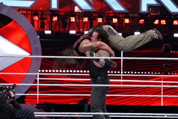 WWE Wrestler the Undertaker tombstone piledrivers Bray Wyatt mid — Stockfoto