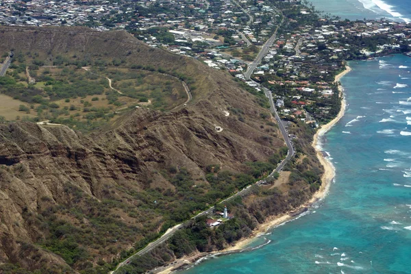 Luchtfoto van Diamond Head krater, vuurtoren, strand, Black Poi — Stockfoto