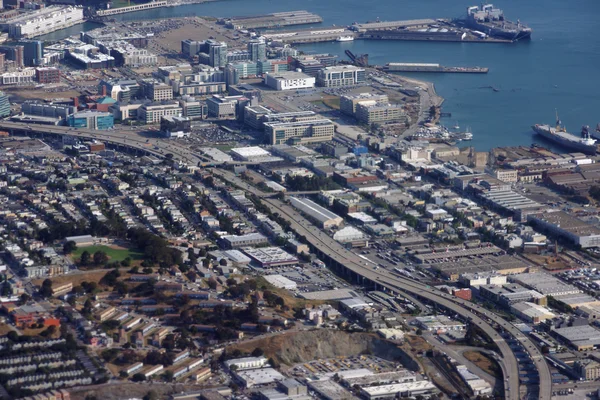 Veduta aerea della I-280 Highway di San Francisco attraversa City alo — Foto Stock