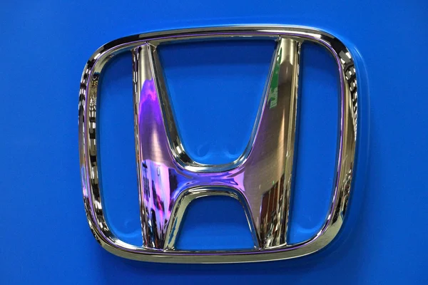 Honda logo producenta samochodu w 2015 r. pierwszym Hawaiian International — Zdjęcie stockowe