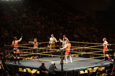NXT Tag takım Şampiyonlar Blake ve Murphy vaudevillians ile bir