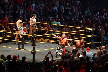 NXT Tag takım Şampiyonlar Blake ve Murphy gibi fotoğraflar için poz