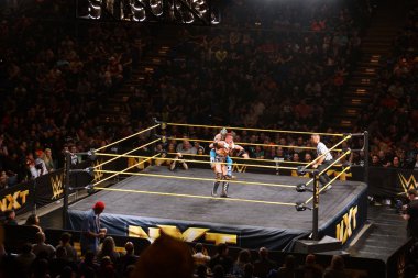 WWE Nxt Superstar Kalisto uyuyan tutun güreşçi Solomon koyar.
