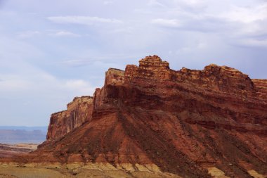Benekli kurt Kanyon dağ göz gökyüzünde dramatik bulutlar ile