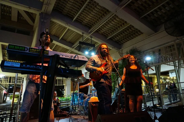 Reggae band Guidance Band marmellate sul palco — Foto Stock