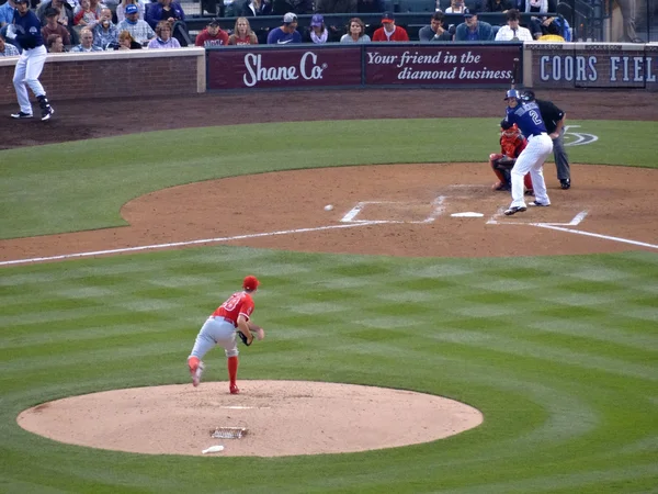 Angels pitcher Andrew Heaney throws pitch to Rockies batter Troy — Stock Photo, Image