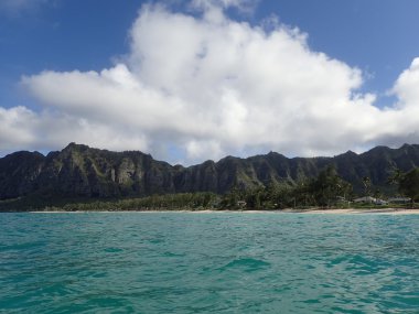 Waimanalo Bay Beach ve Koolau Mountians ile