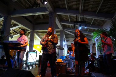 Reggae grubu rehberlik grup sahne alanı'nda sıkışmaları